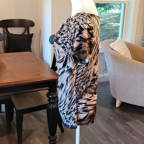 Clear Sky Black and Tan Top - Picture 7 of 7